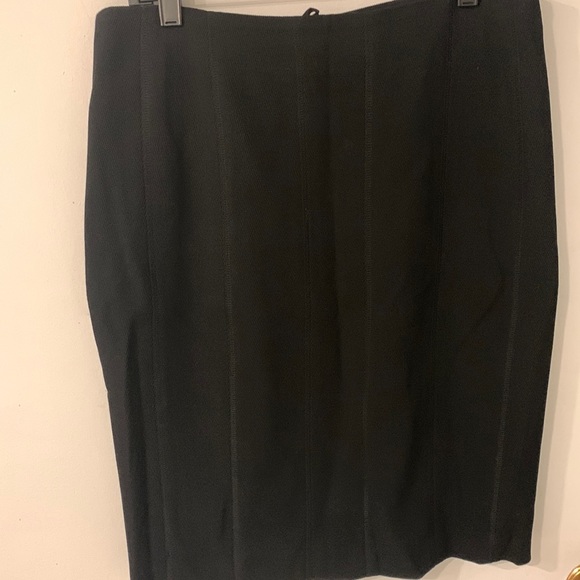 Beautiful Akris black skirt - Picture 1 of 5